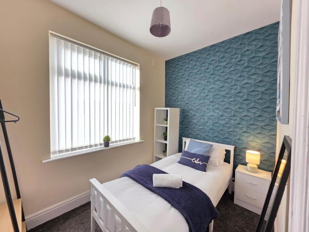 Delia'S 3-Bedroom Apartment In Liverpool Bagian luar foto