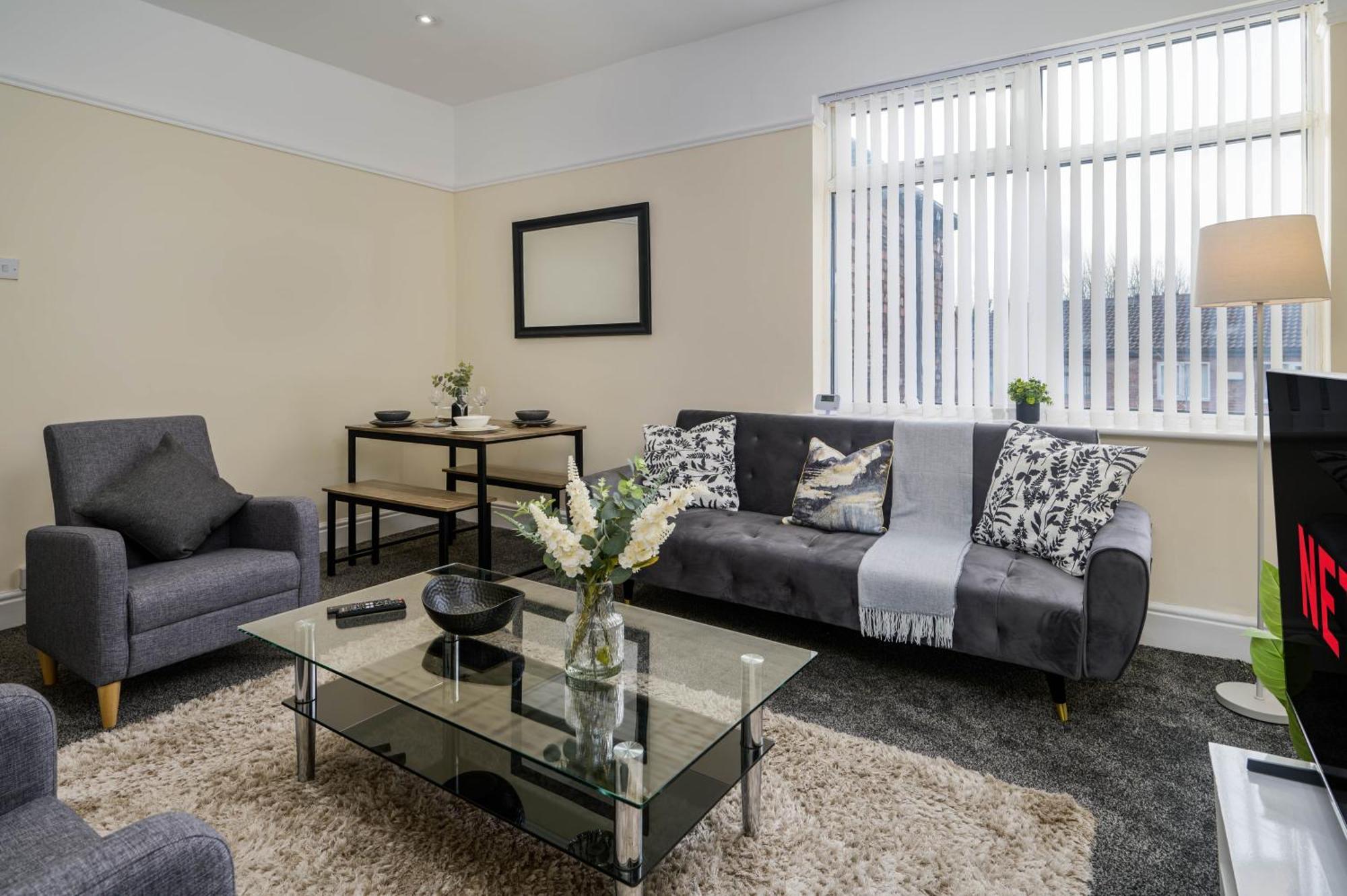 Delia'S 3-Bedroom Apartment In Liverpool Bagian luar foto