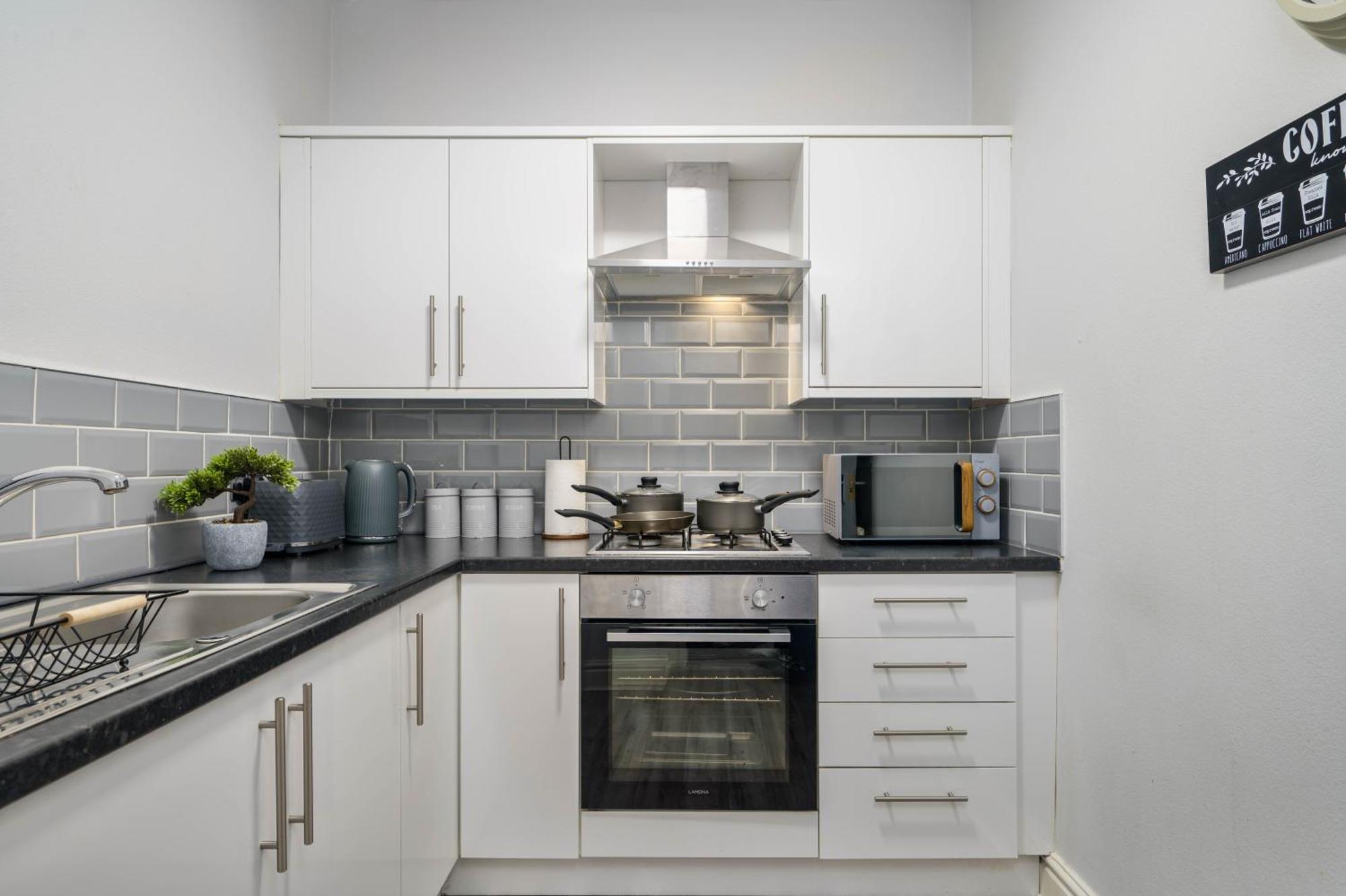 Delia'S 3-Bedroom Apartment In Liverpool Bagian luar foto