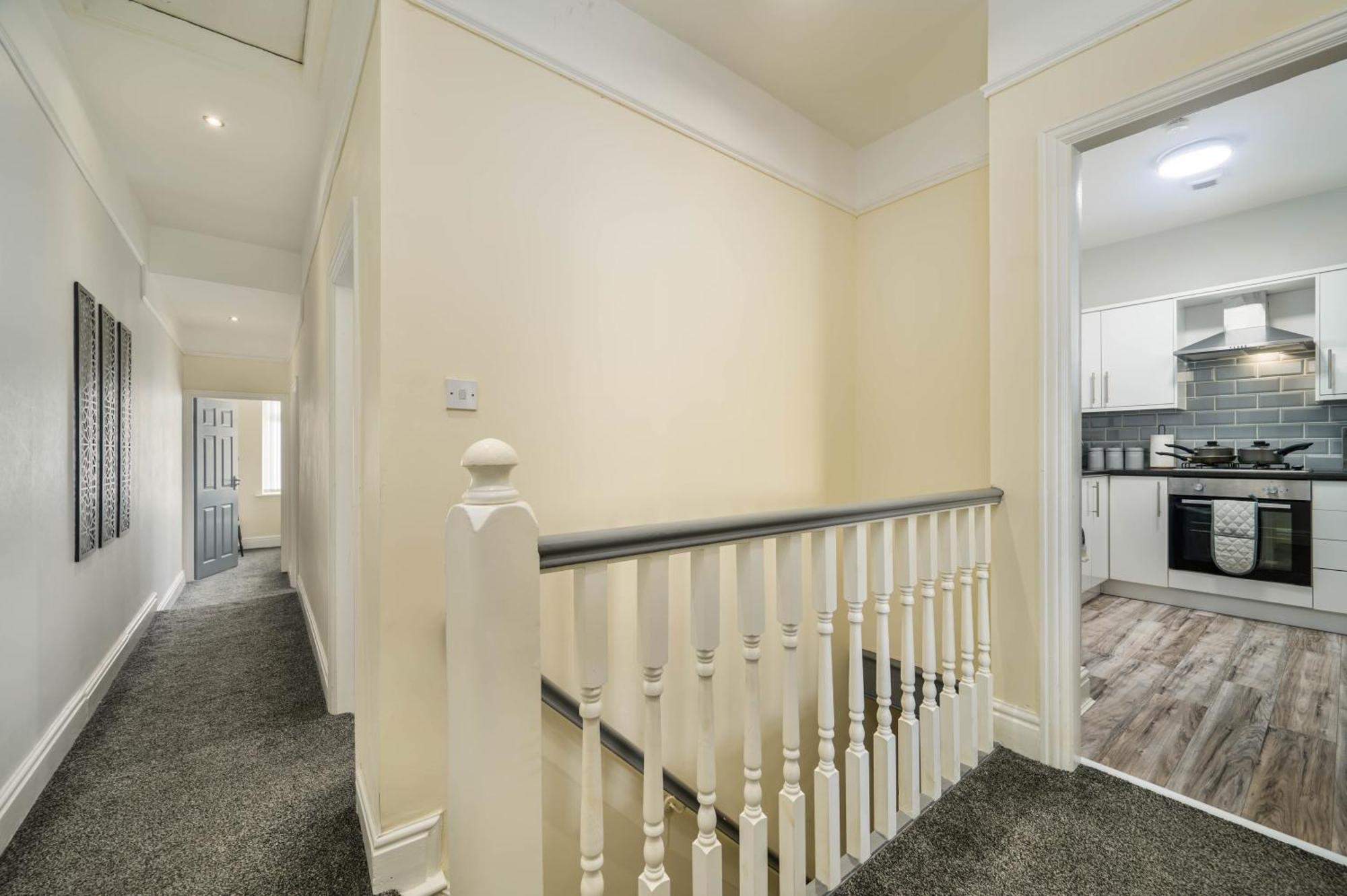 Delia'S 3-Bedroom Apartment In Liverpool Bagian luar foto