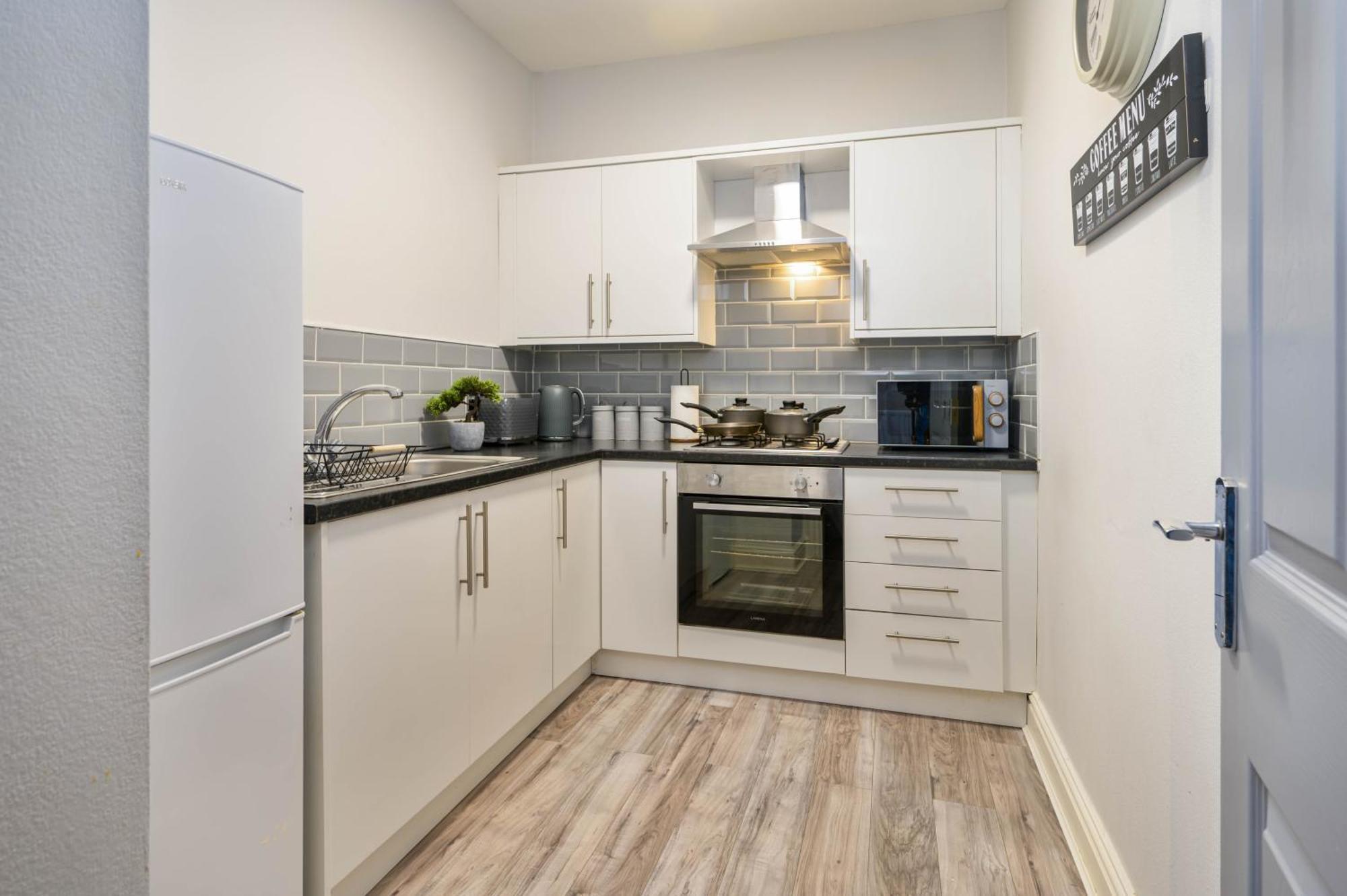 Delia'S 3-Bedroom Apartment In Liverpool Bagian luar foto